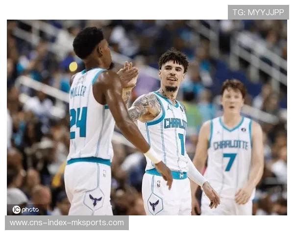 拉梅洛助攻点燃全队,黄蜂比赛进入高潮