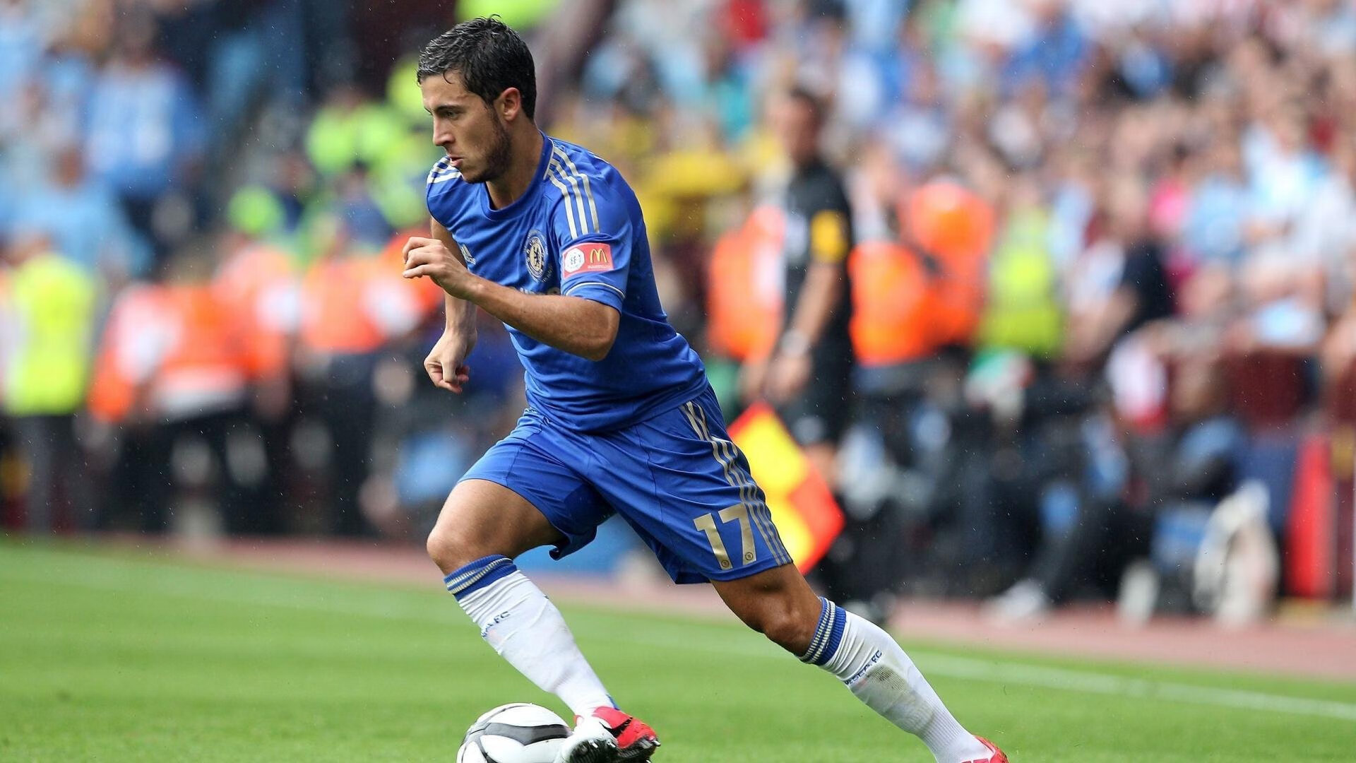 巴尔：全黑队中场的“战术大师”，出色的防守与组织能力兼备